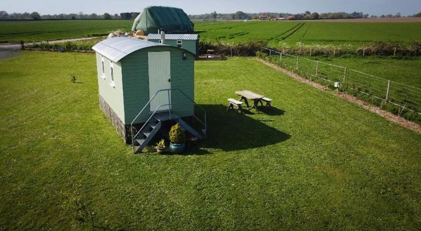 Maple Hut Four Acre Farm Otel Aylsham Dış mekan fotoğraf
